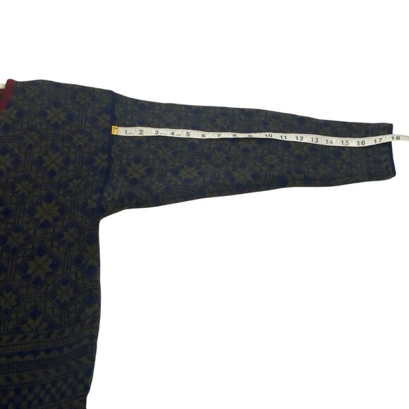 Oleana Norwegian Wool Sweater Size S V Neck snowflake design - Picture 9 of 9
